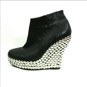 Jeffrey Campbell booties 🖤